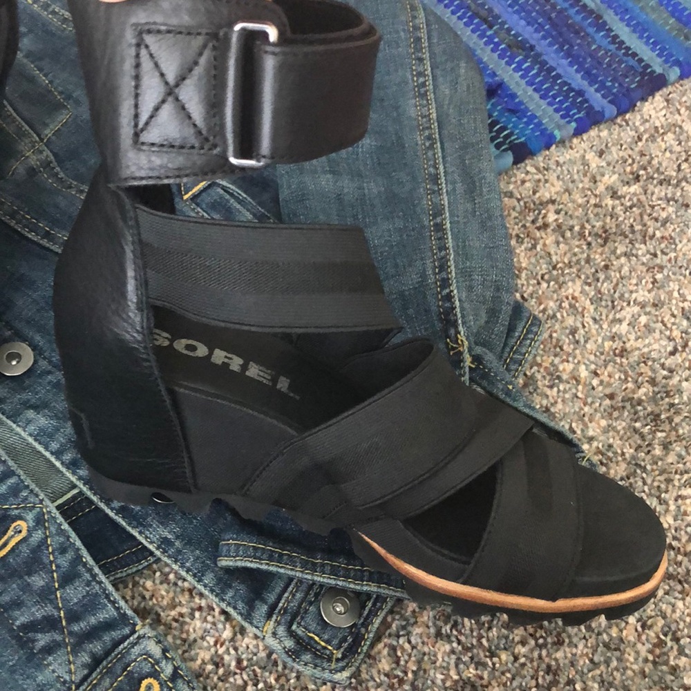Shoes - Picture 4 of 8